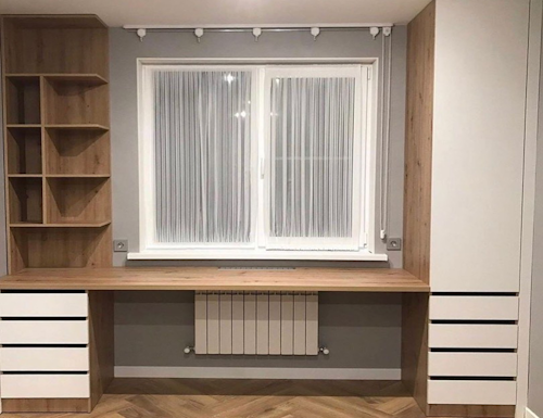 Рабочая зона у окна в Реутове
